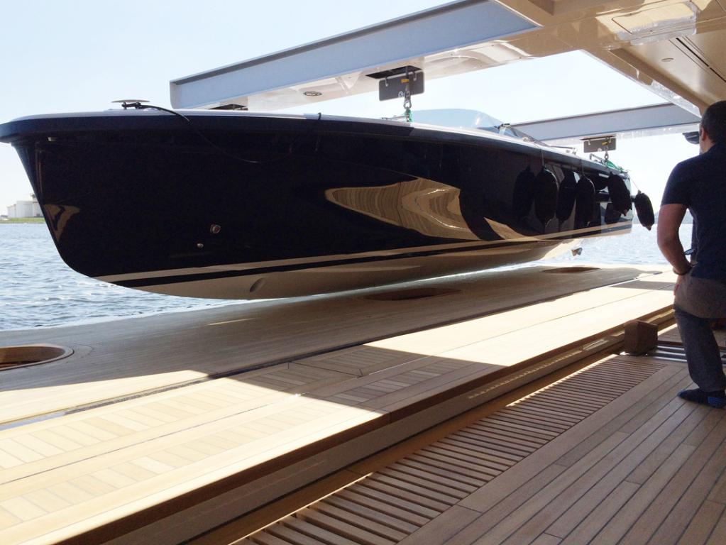 Maatwerk fender systeem voor superyacht tender 1318 9.6 SL Landau, van Pascoe International