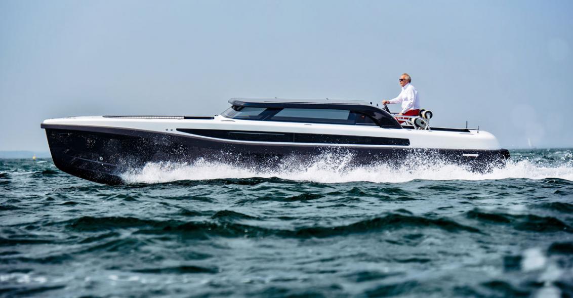 Projects-2017-09-Superyacht-tender-Pascoe-International-SL-Limousine-1.jpg 