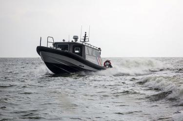Fenders voor werkboot K11, VEKA group