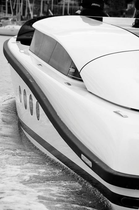 Custom made fender system for superyacht tender 1316 SL 8m Limousine, by Pascoe InternationalMaatwerk fenders voor superyacht tender 1316 SL 8m Limousine, door Pascoe International