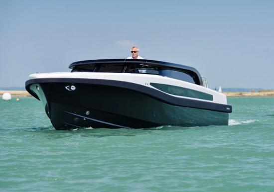 Projects-2017-09-Superyacht-tender-Pascoe-International-SL-Limousine-1.jpg 