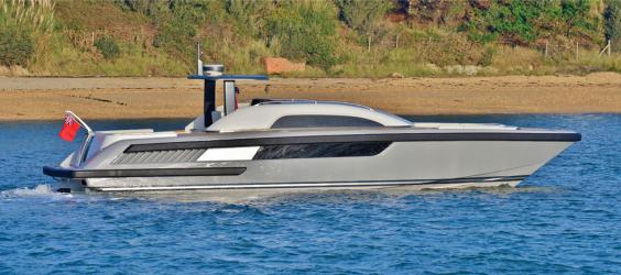 Compass Tenders - maatwerk fenders voor gesloten Limousine tender VLT 