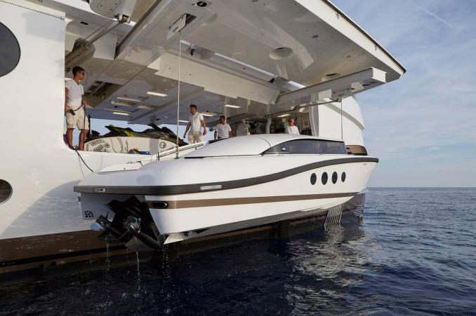 superyacht tender 1316 SL 8m Limousine, door Pascoe International bij Madame Kate