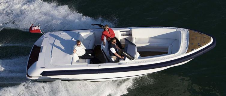 Fender Innovations ontwikkelde voor super yacht tender Owners Launch 5.0 van Compass fenders op maat. 