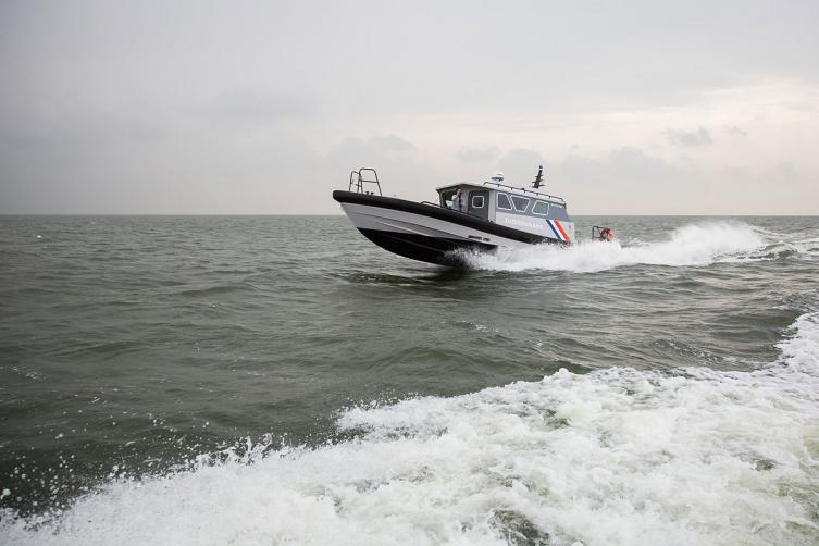 Fenders voor werkboot K11, VEKA group