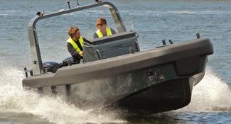 Projects-2017-Workboat-fender-Stormer-Marine-Recue75-outboard.jpg 